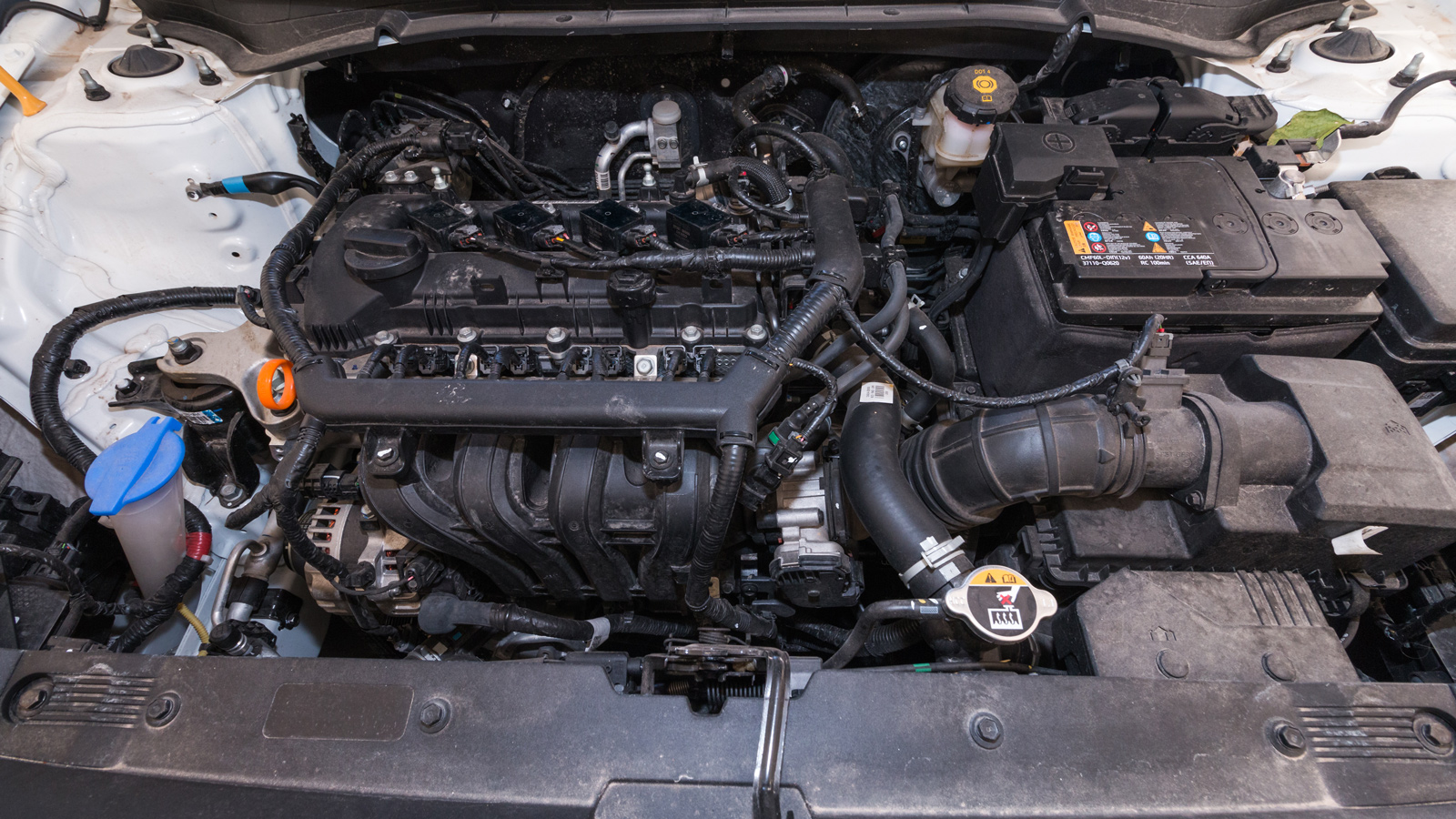 Κάτω από το καπό του Bayon είναι ο ατμοσφαιρικός κινητήρας 1.200 κυβικών,  που αποδίδει 84 ίππους και καίει 8λτ/100 χλμ